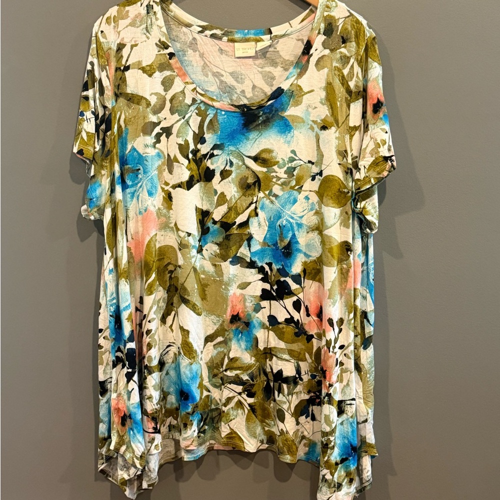 *GENTLY WORN* Women's St. Tropez West Plus Size 3X Floral Asymmetrical Tee